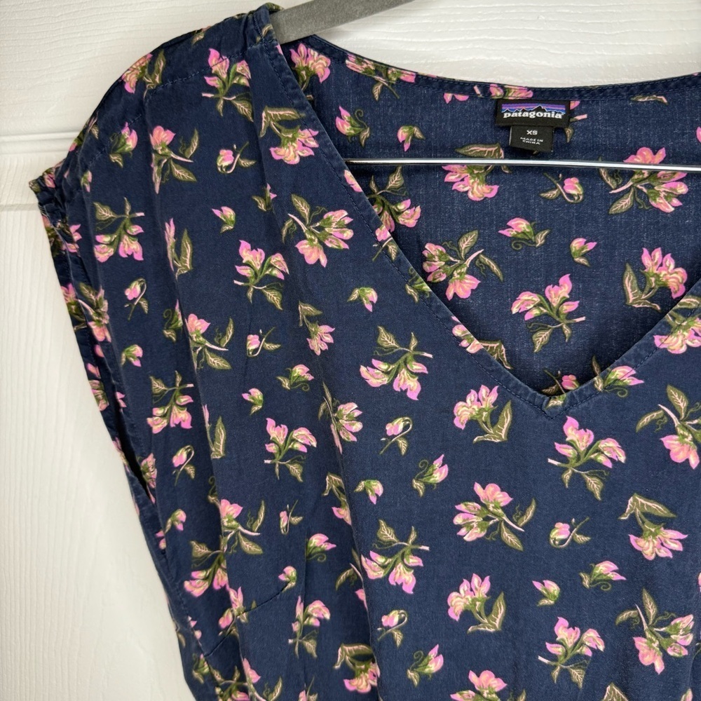 Patagonia W's June Lake Dress Navy with Pink Floral Pattern Size XS GUC - Picture 2 of 8
